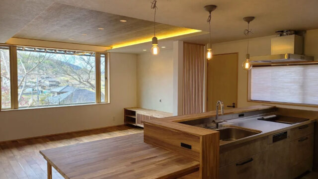 四季を切り取る家